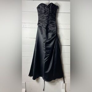 MORI LEE Strapless Sweetheart Neckline Gown in Black Size 3/4